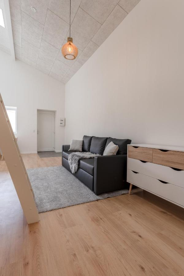 Studio Apartments Close To Airport Mithvagur Екстер'єр фото