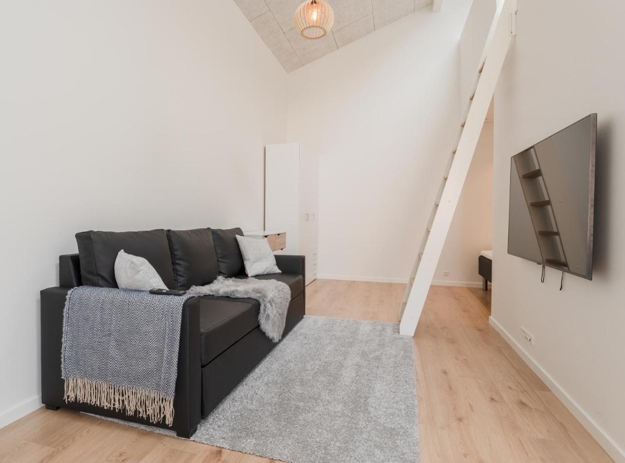 Studio Apartments Close To Airport Mithvagur Екстер'єр фото